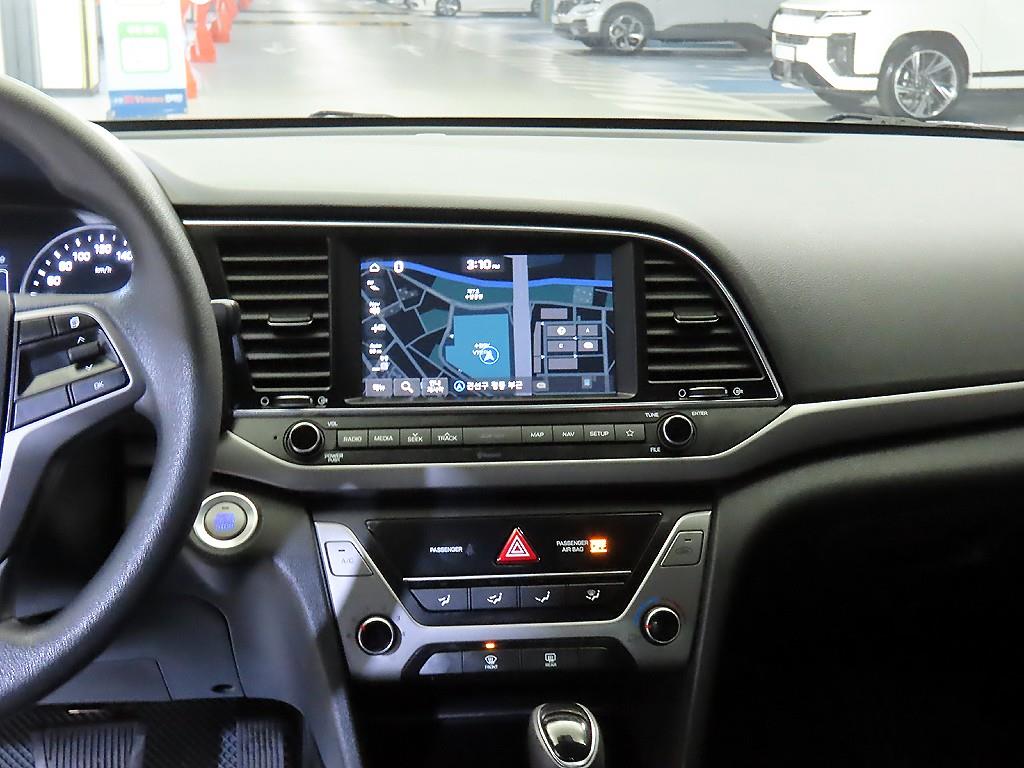 HYUNDAI Avante - Vista 11