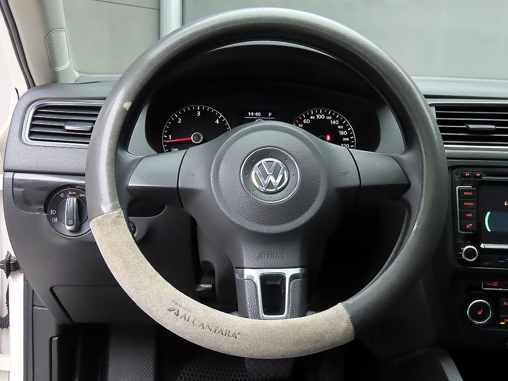 Volkswagen Jetta - Vista 9