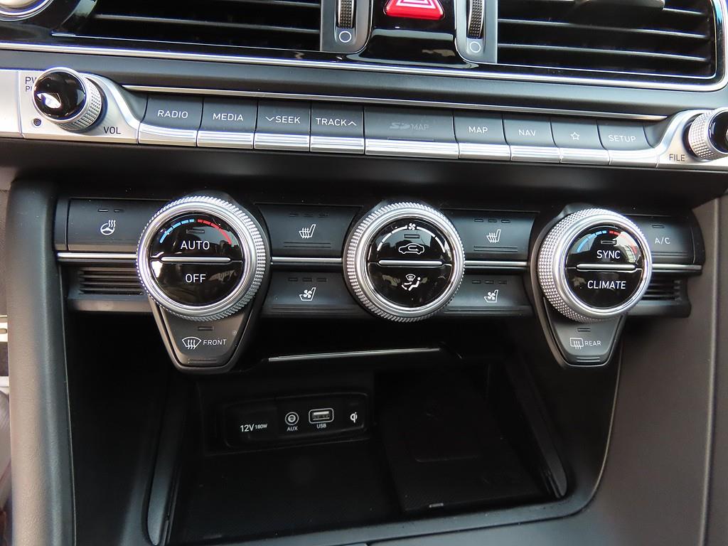Genesis G70 - Vista 9