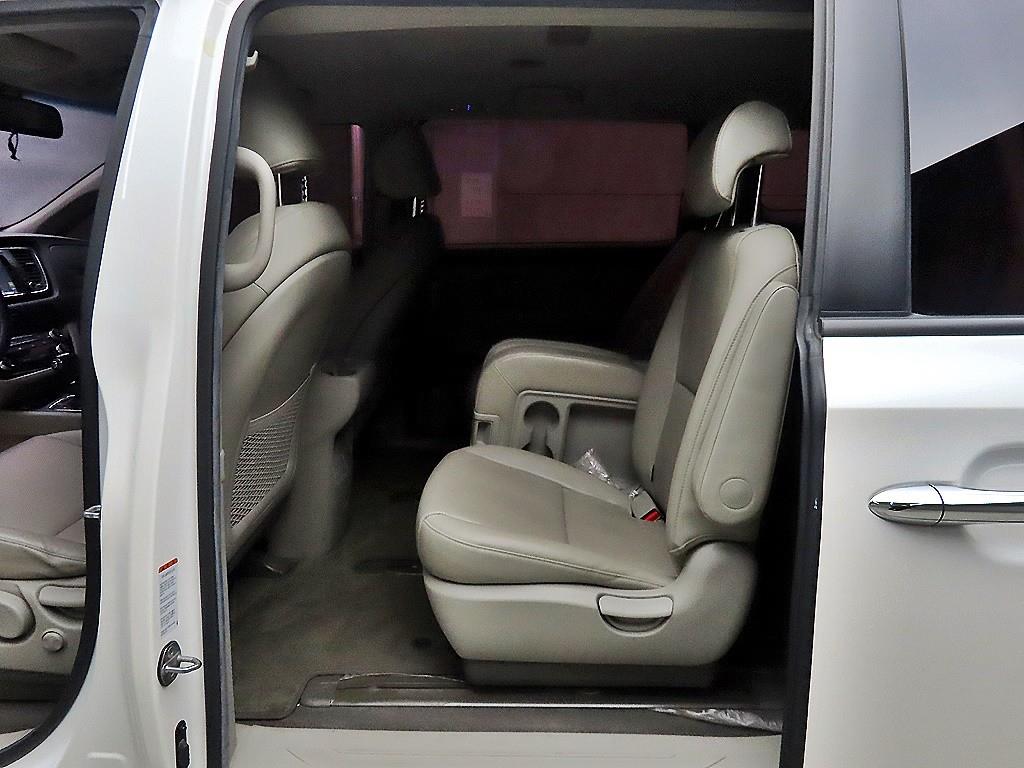 KIA Carnival - Vista 6