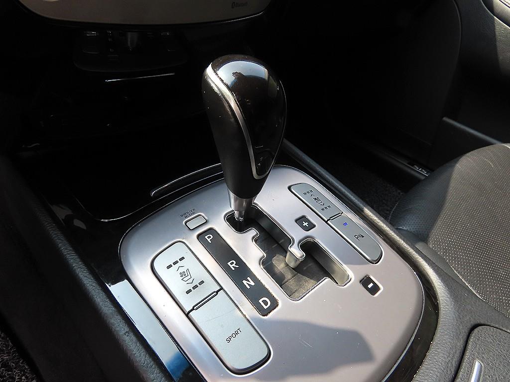 HYUNDAI Genesis - Vista 11