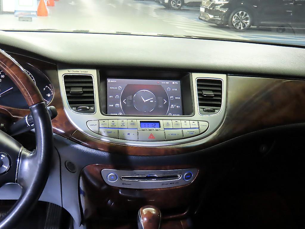 HYUNDAI Genesis - Vista 11