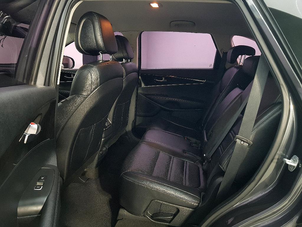 KIA Sorento - Vista 9