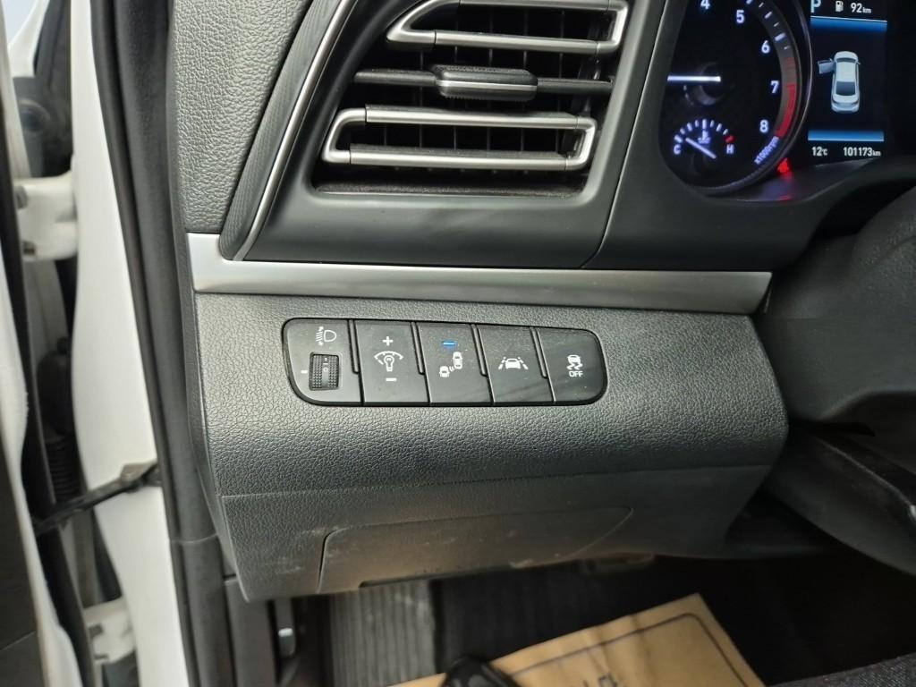 HYUNDAI Avante - Vista 8