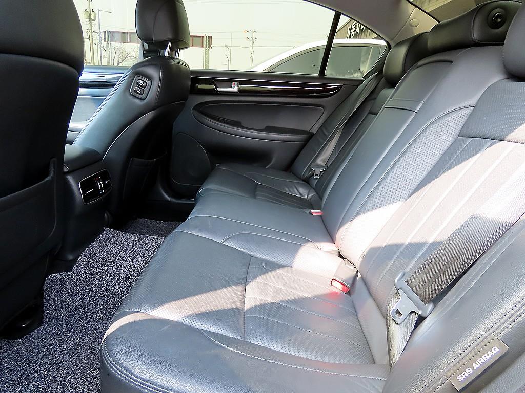 HYUNDAI Genesis - Vista 6