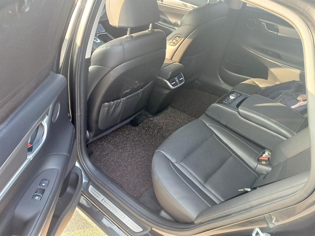 HYUNDAI Grandeur - Vista 7