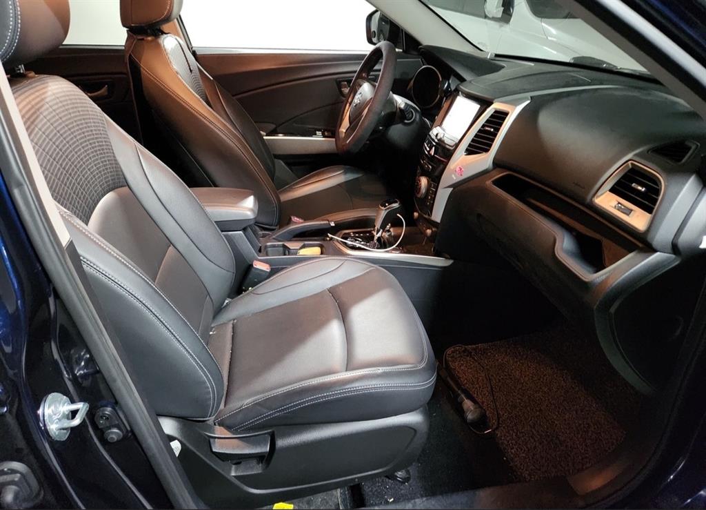 Ssangyong Tivoli - Vista 5