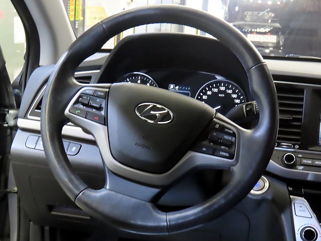 HYUNDAI Avante - Vista 8