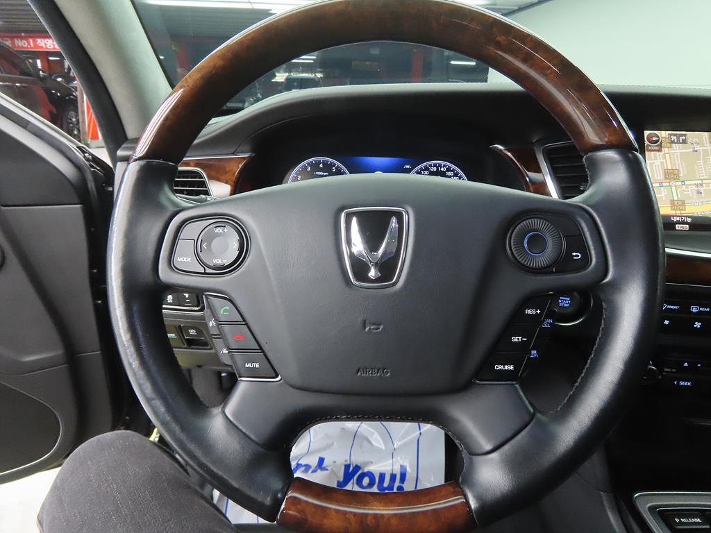 HYUNDAI Equus - Vista 8