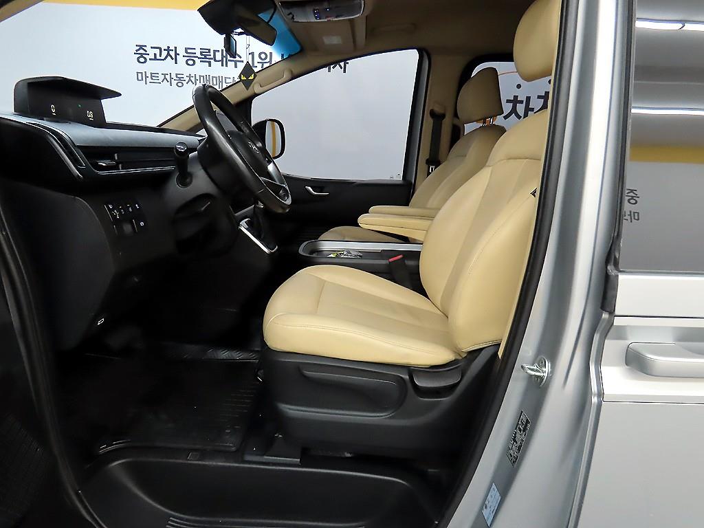 HYUNDAI Staria - Vista 5