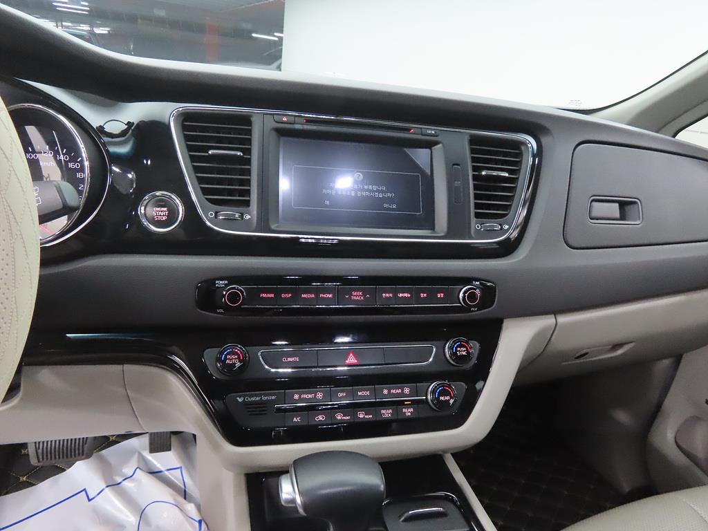 KIA Carnival - Vista 10