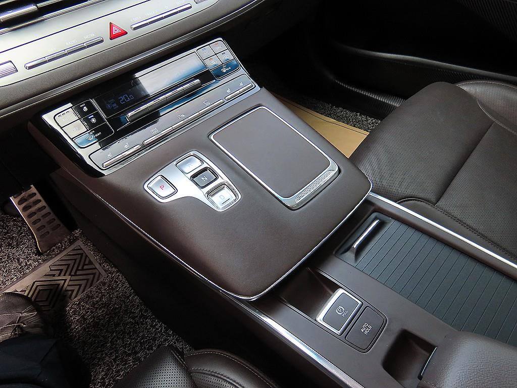 HYUNDAI Grandeur - Vista 10