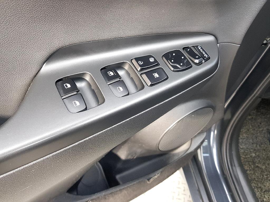 HYUNDAI Kona - Vista 12