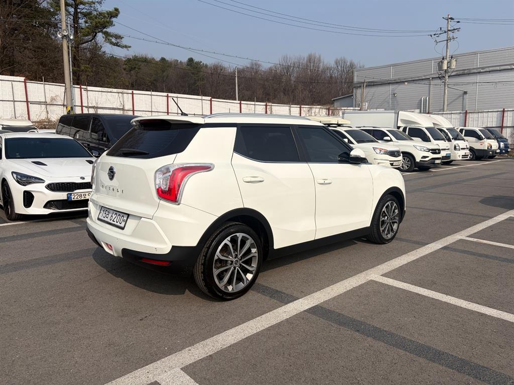 Ssangyong Tivoli - Vista 4