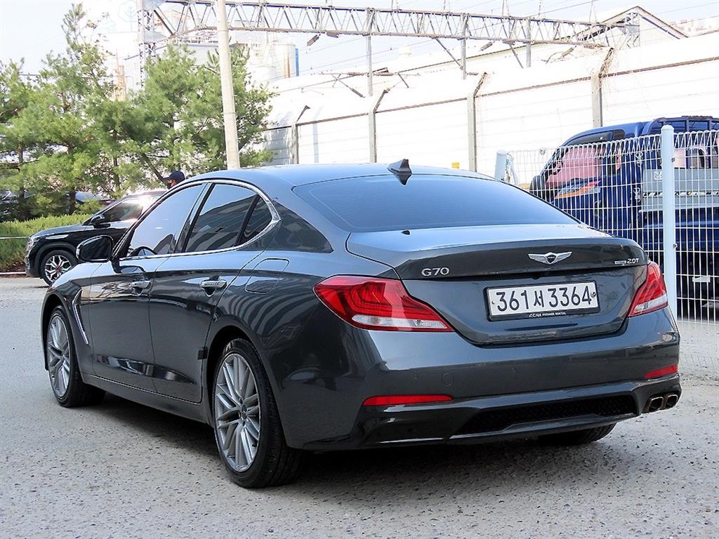 Genesis G70 - Vista 3