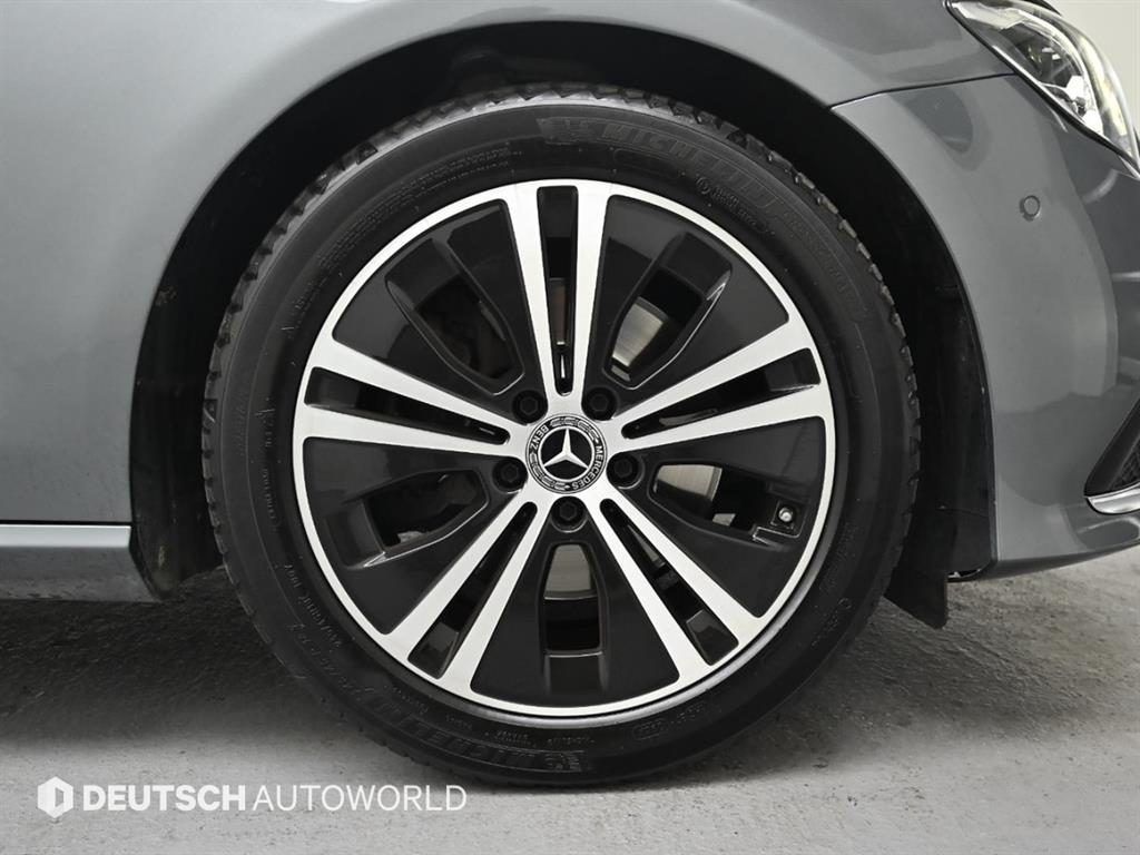 Mercedes Benz E class - Vista 5