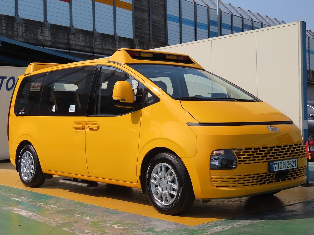 HYUNDAI Staria 2022 Amarillo - Importación desde Corea - HF Imports Iquique - Foto 1