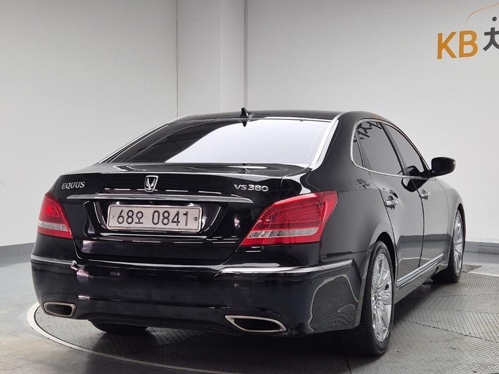 HYUNDAI Equus - Vista 4