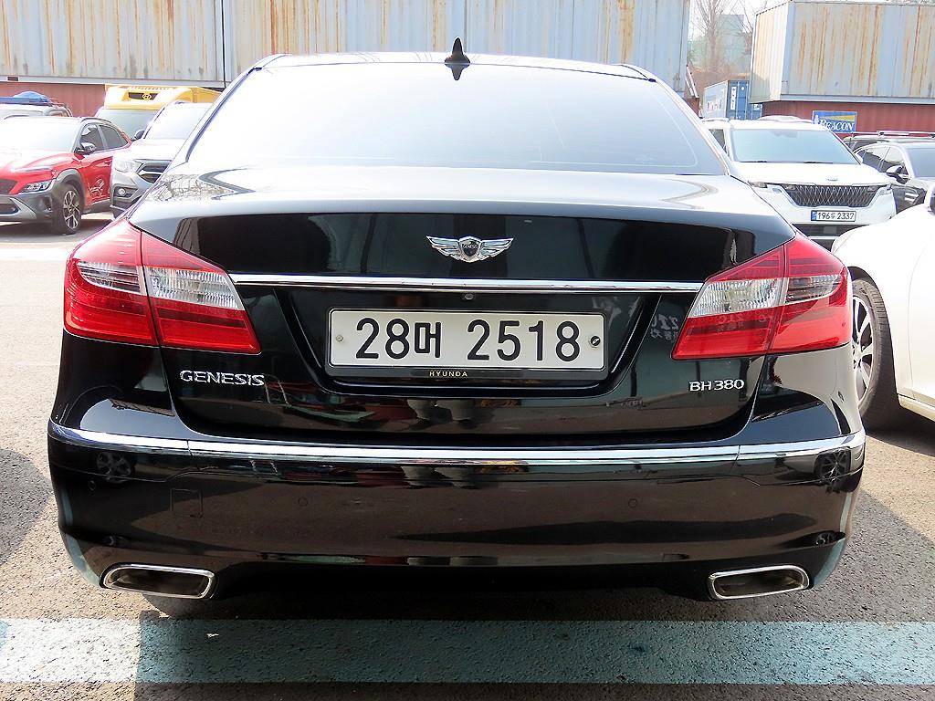 HYUNDAI Genesis - Vista 4