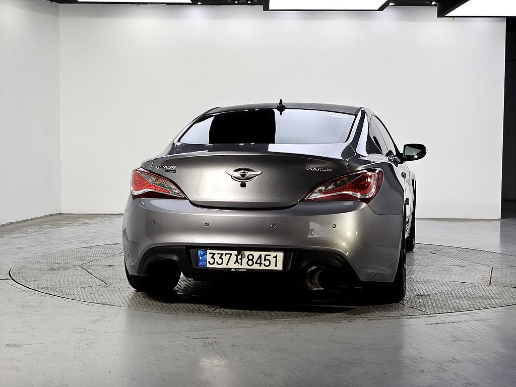 HYUNDAI Genesis - Vista 3