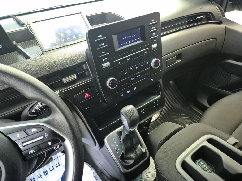 HYUNDAI Staria - Vista 10