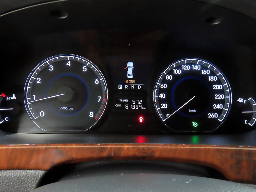 HYUNDAI Equus - Vista 8