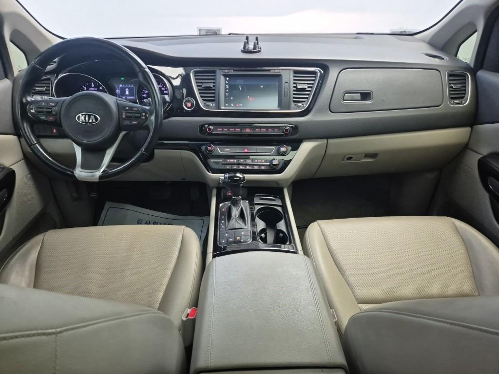 KIA Carnival - Vista 7