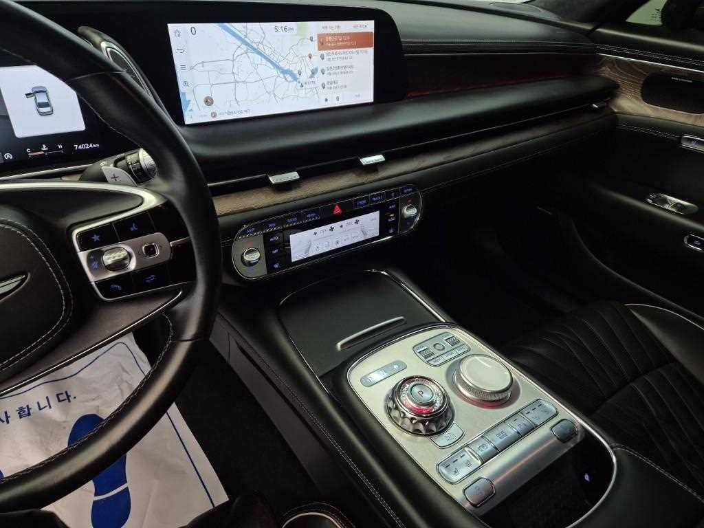 Genesis G90 - Vista 10