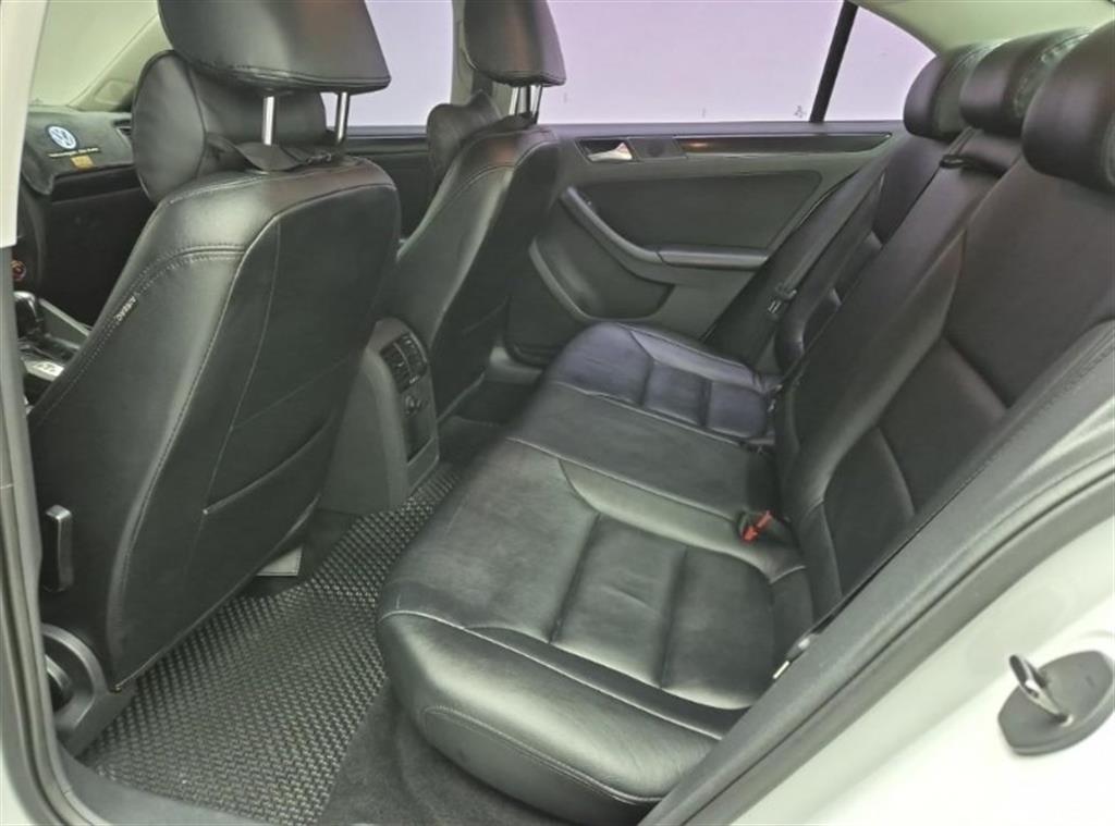 Volkswagen Jetta - Vista 12
