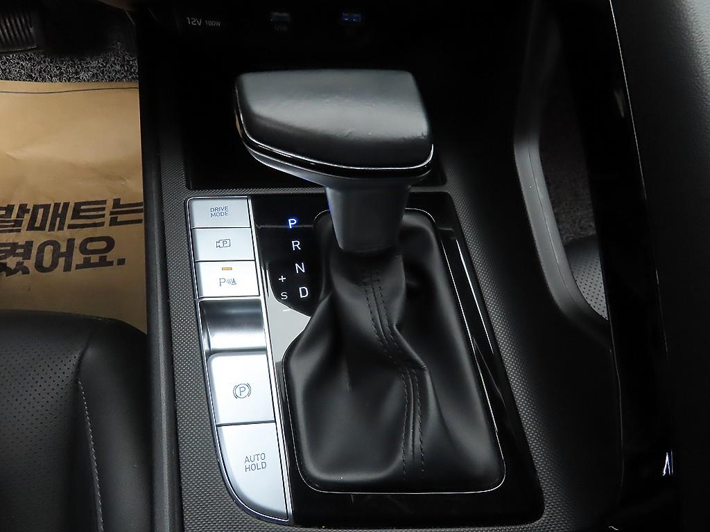 HYUNDAI Avante - Vista 10