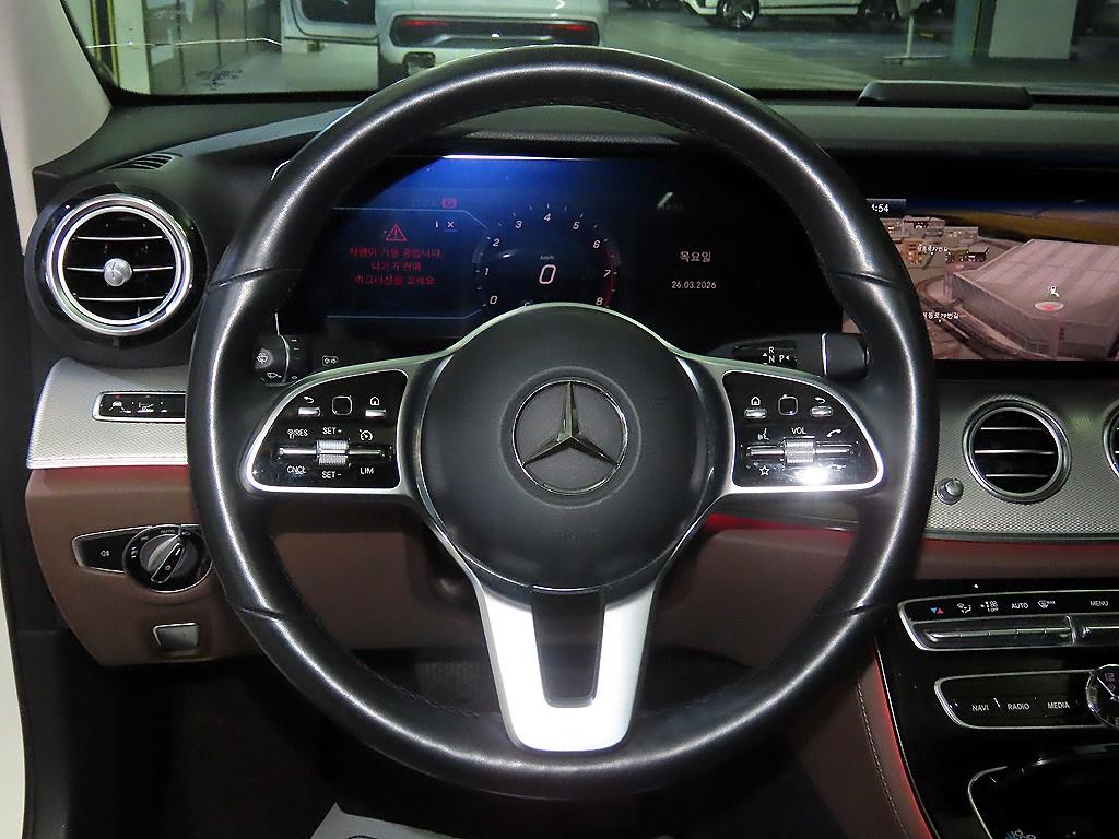 Mercedes Benz E class - Vista 8