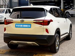 KIA Seltos - Vista 8