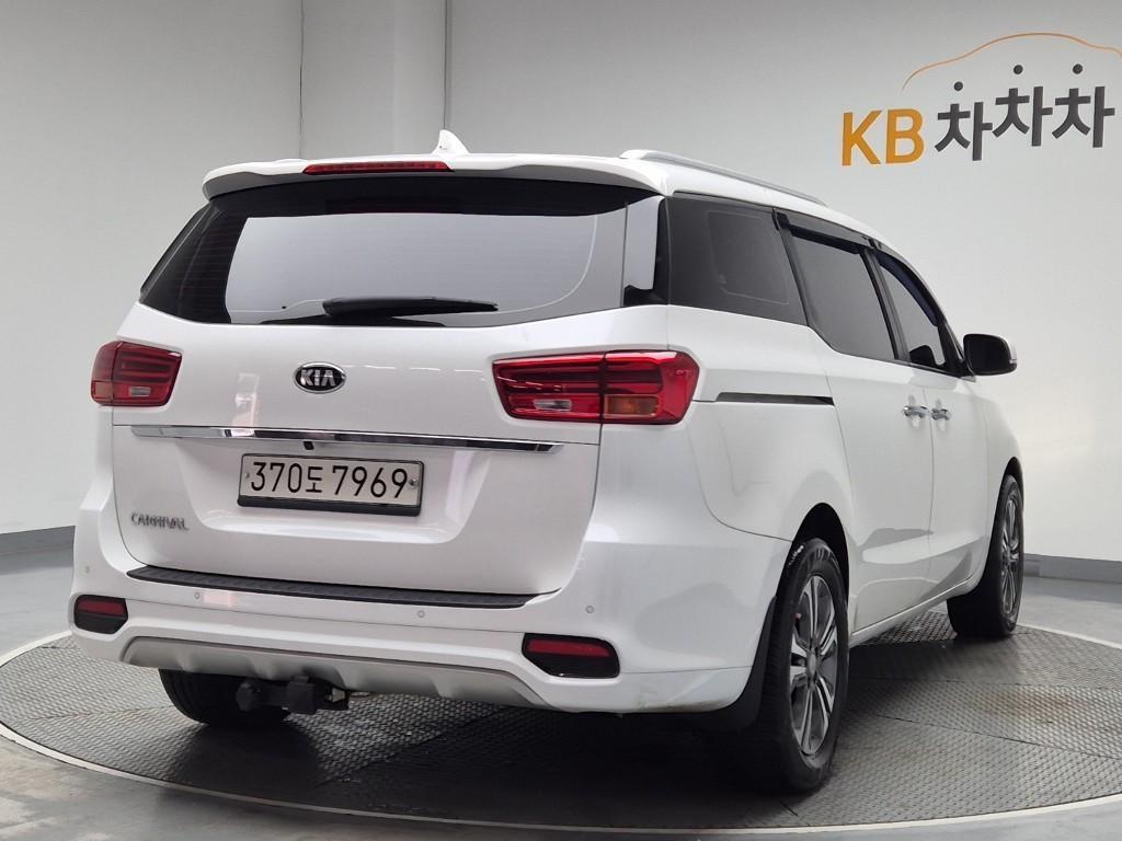 KIA Carnival - Vista 4