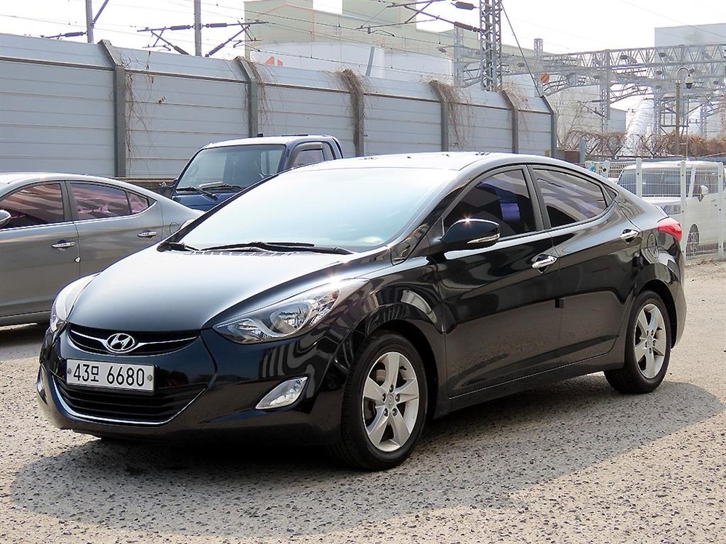 HYUNDAI Avante - Vista 2