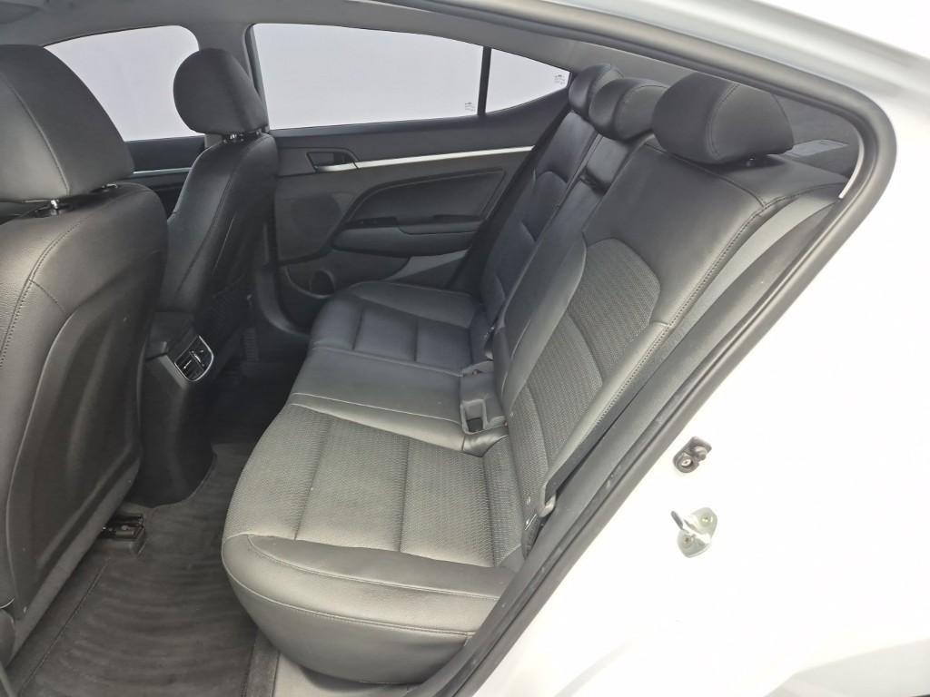 HYUNDAI Avante - Vista 9