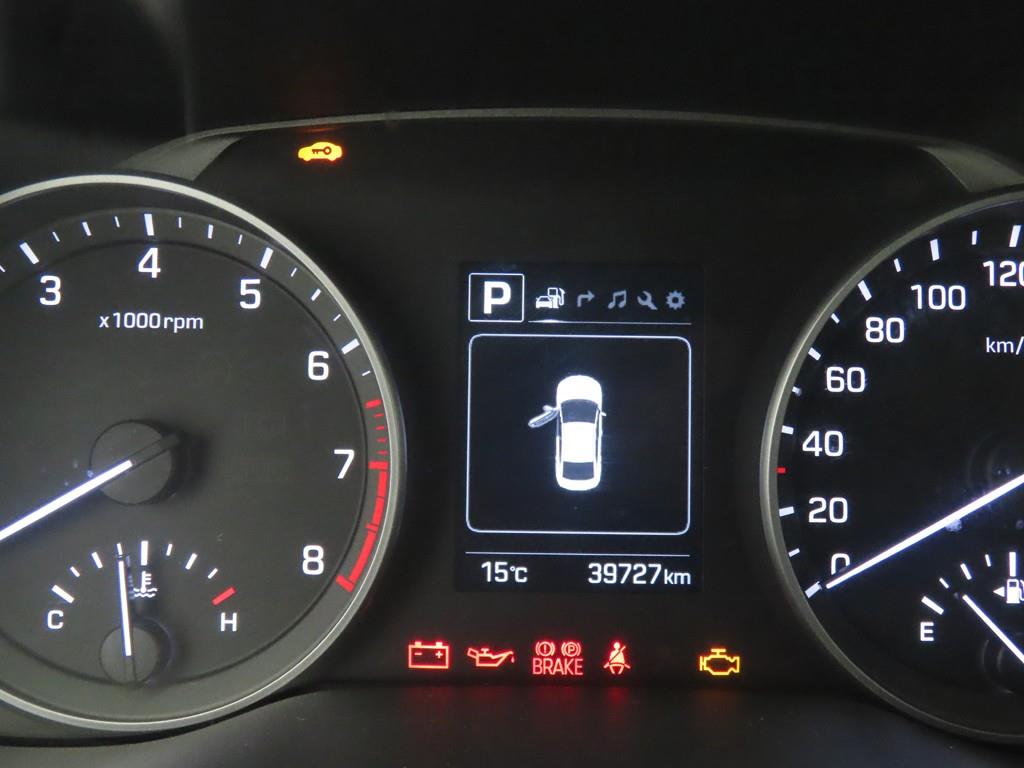 HYUNDAI Avante - Vista 8