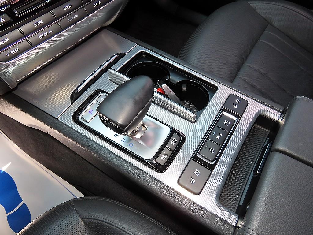 Genesis G80 - Vista 10