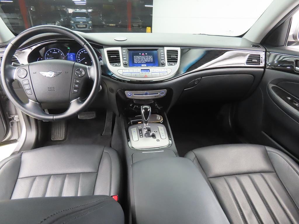 HYUNDAI Genesis - Vista 7