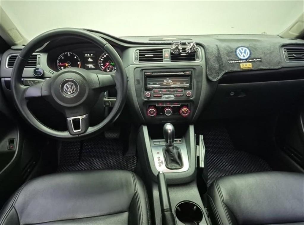 Volkswagen Jetta - Vista 7