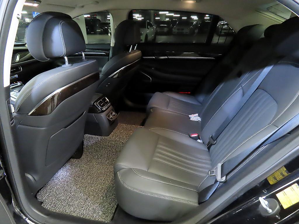 Genesis G90 - Vista 7