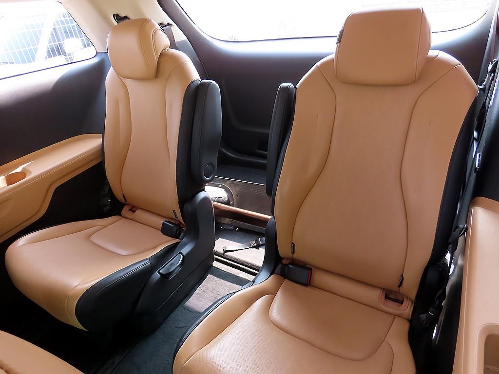 KIA Carnival - Vista 7