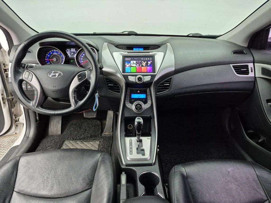 HYUNDAI Avante - Vista 5