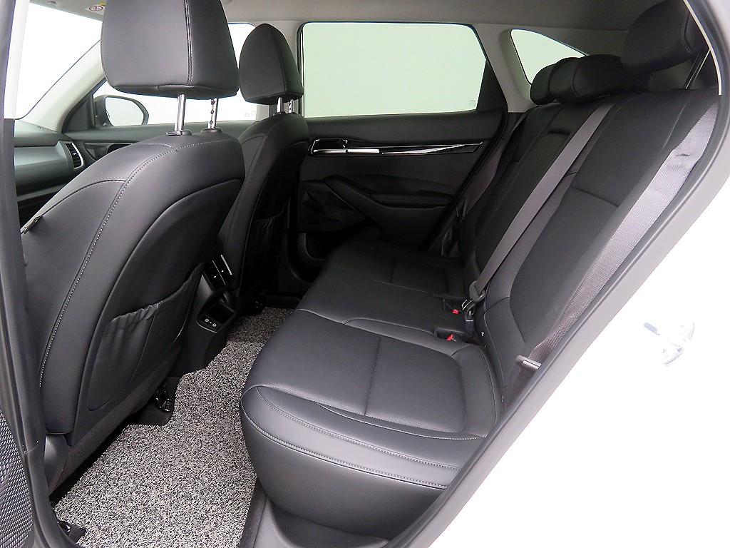 KIA Seltos - Vista 8