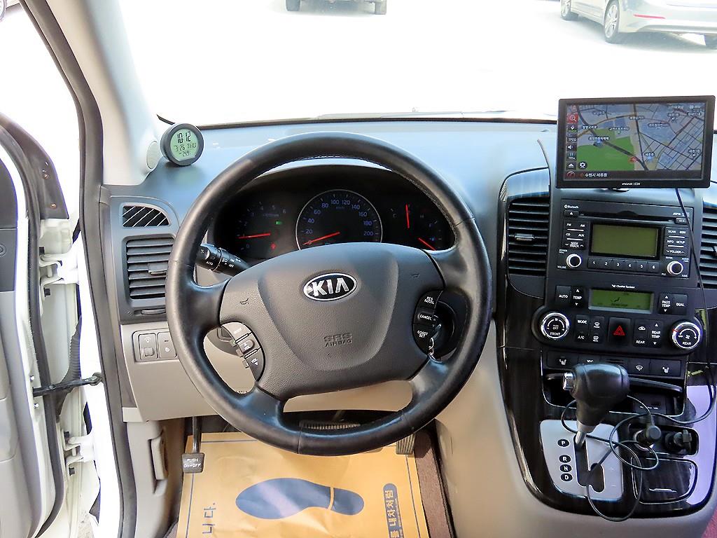 KIA Carnival - Vista 8