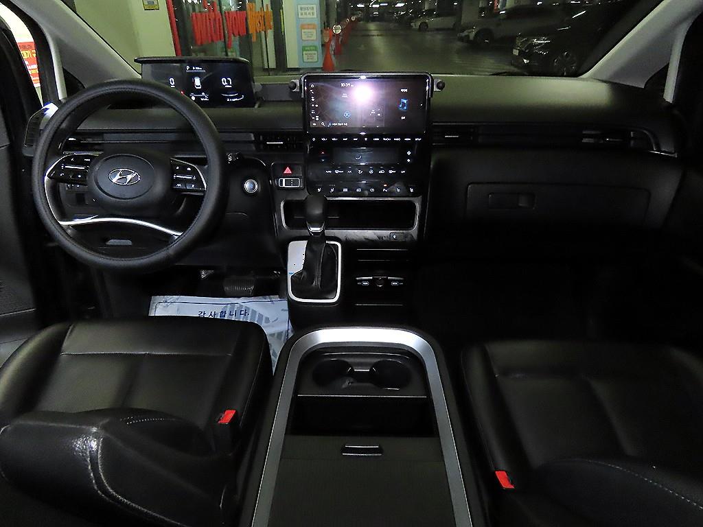 HYUNDAI Staria - Vista 10