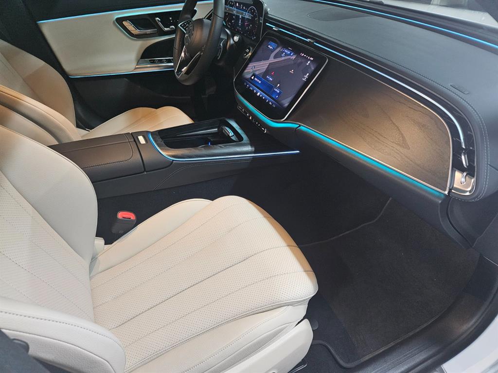 Mercedes Benz E class - Vista 10