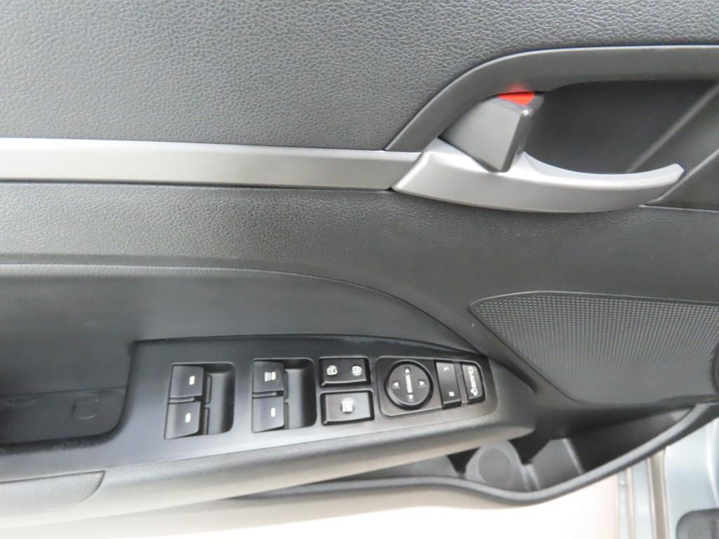 HYUNDAI Avante - Vista 9