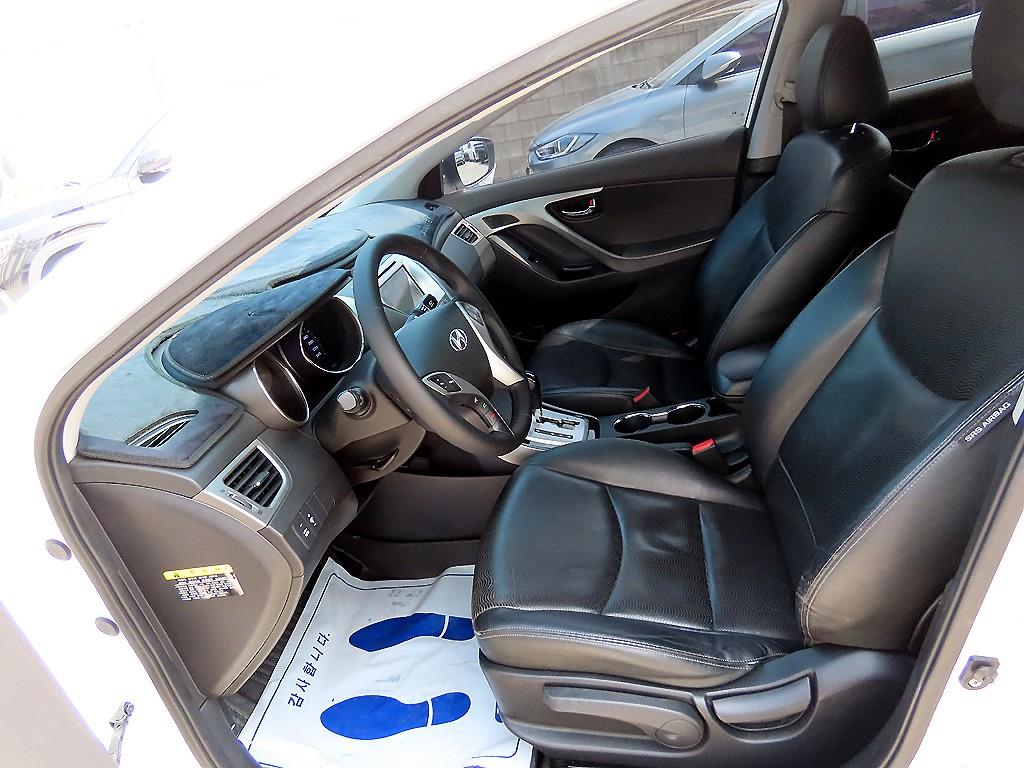 HYUNDAI Avante - Vista 5