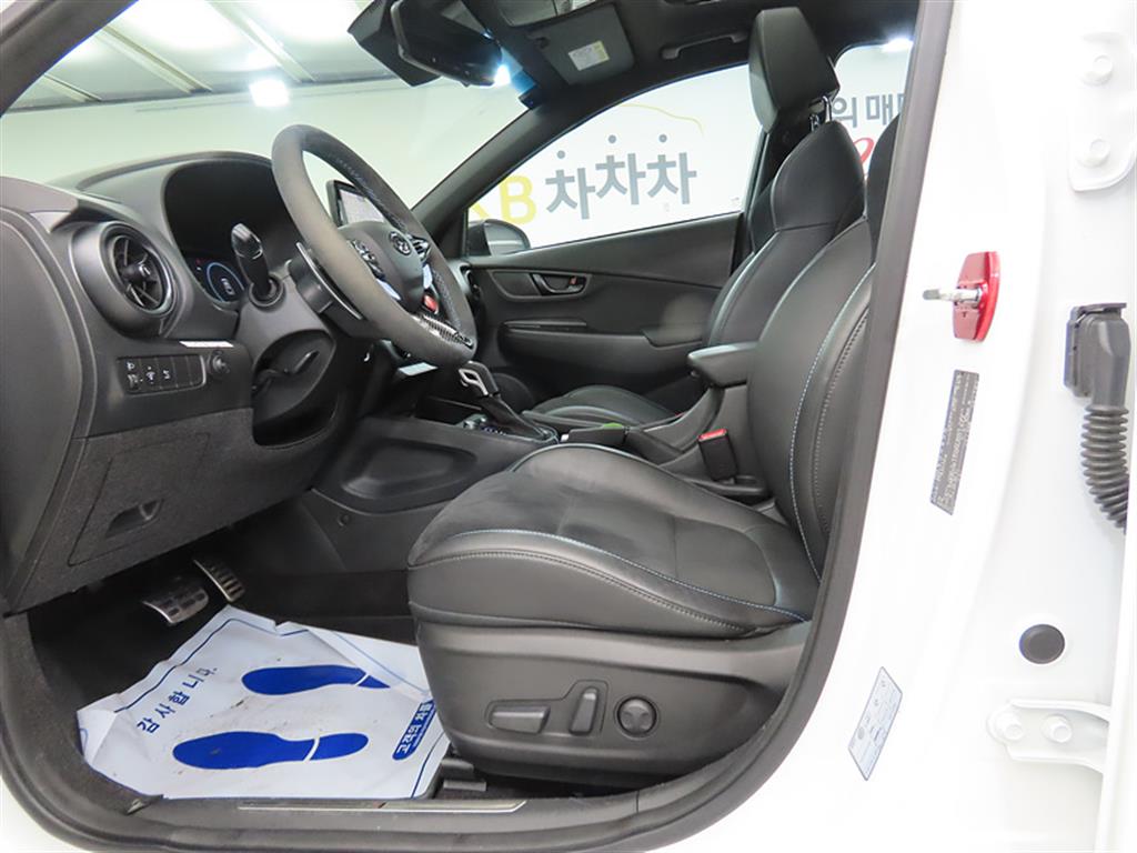 HYUNDAI Kona - Vista 5