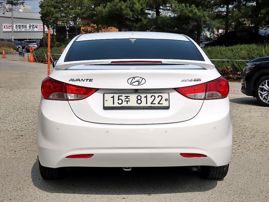 HYUNDAI Avante - Vista 4